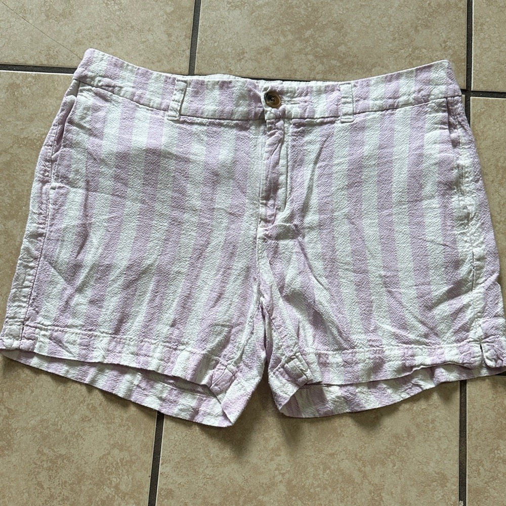 Old Navy Women's Pink and White Striped Shorts